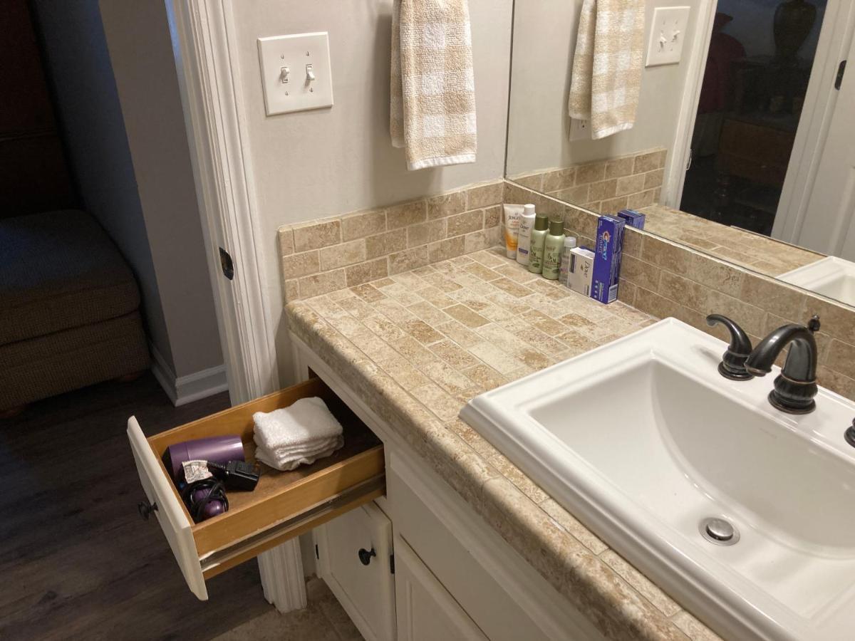 Spacious 3 Bedroom 2 Bath Condo Close To Five-Points In Athens Exterior photo